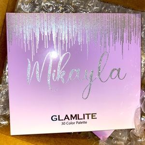 TikTok Star Mikayla x Glamlite Eyeshadow Palette